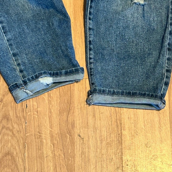 SO Distressed High Rise Mom Jeans Size 9/W29 EUC - Picture 5 of 9